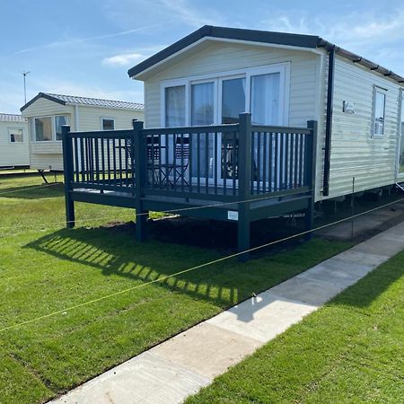 Stylish 3 Bedroom Caravan Near The Beach Walton-on-the-Naze Exteriör bild
