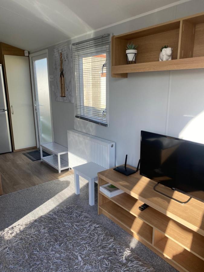 Stylish 3 Bedroom Caravan Near The Beach Walton-on-the-Naze Exteriör bild