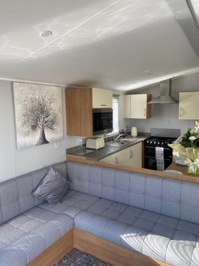 Stylish 3 Bedroom Caravan Near The Beach Walton-on-the-Naze Exteriör bild